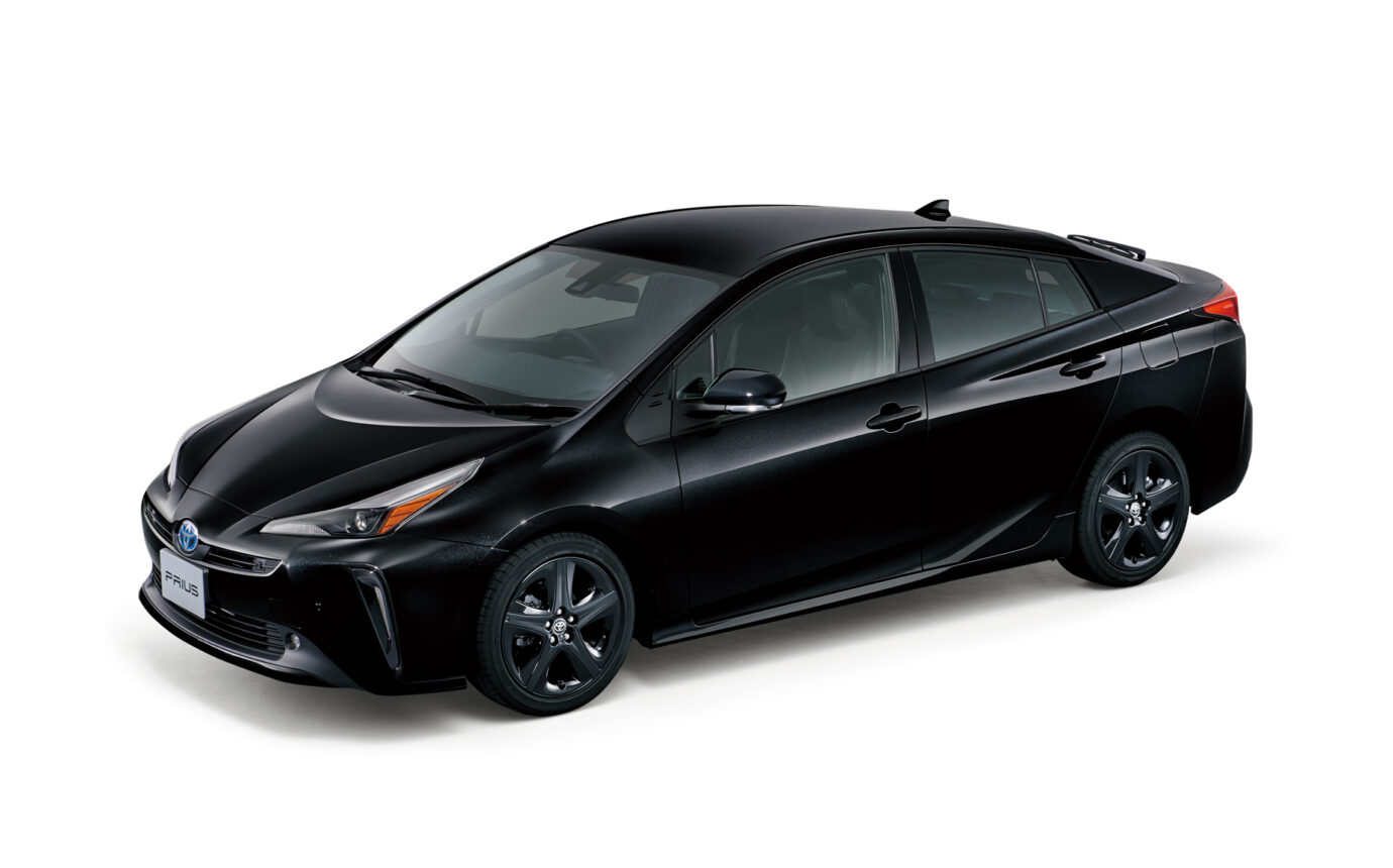 プリウス　現行型　ブラック カーサンプル 新型プリウスのかっこいい色は？大好評だったBlack Edition
