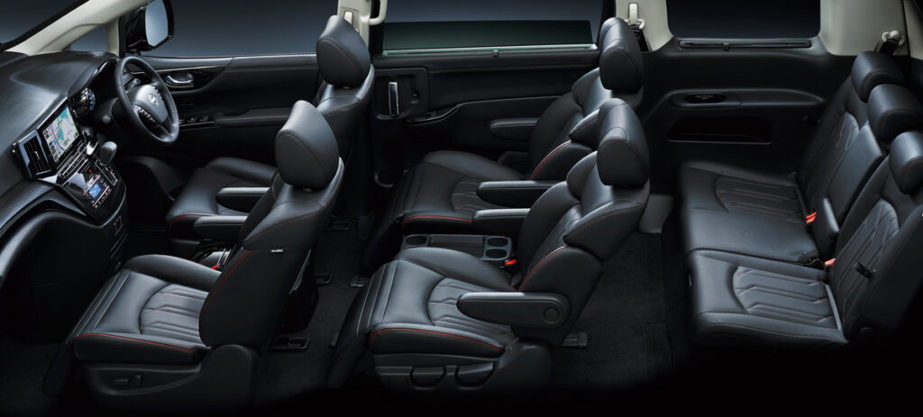 日産エルグランド 250Highway STAR Premium(2WD)　内装色 グランドブラック