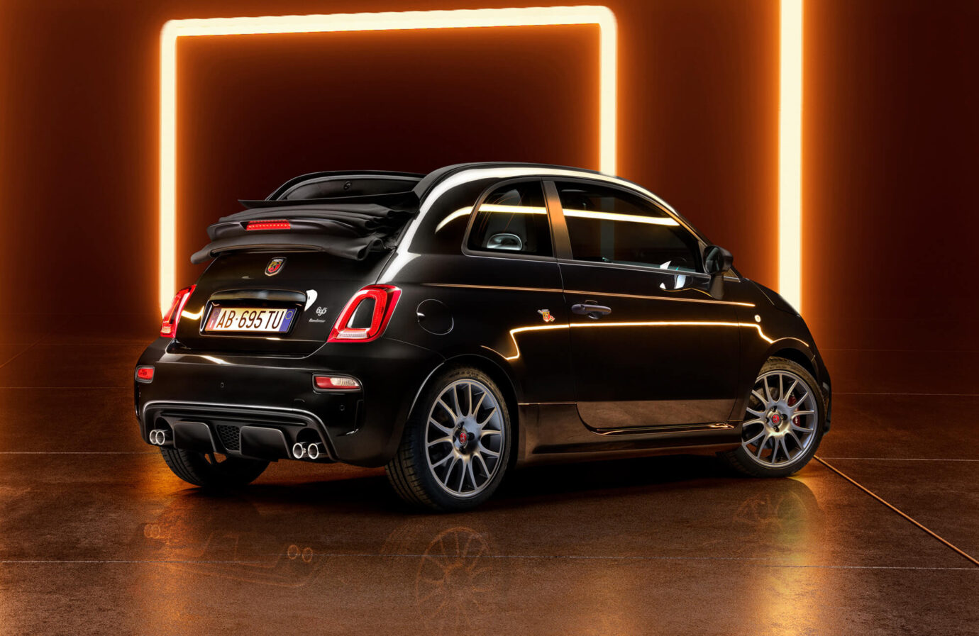 アバルト（ABARTH）「695 Turismo」「695 Competizione」のスペックを紹介｜カーナレッジ
