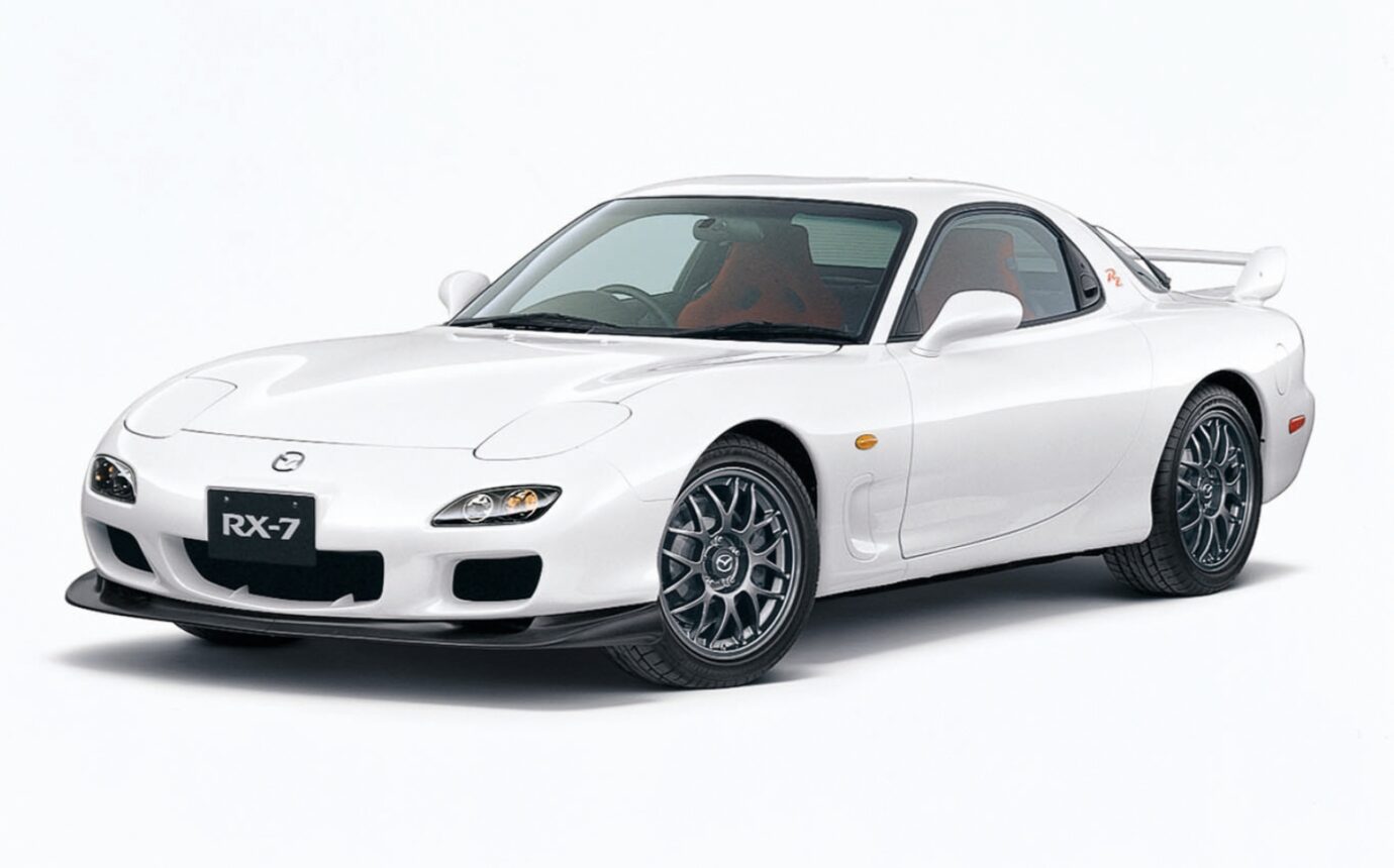 安室透（降谷零）の愛車マツダRX-7（FD3S）はどんな車？3つの顔を持つ安室さんの魅力も紹介！｜カーナレッジ